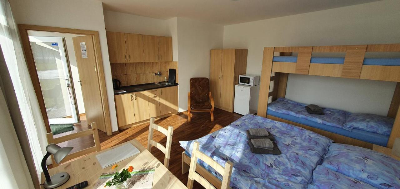 Penzion Amfik Bukovina Popovice  Zewnętrze zdjęcie