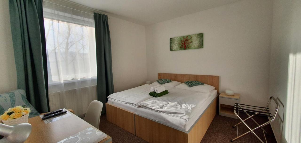 Penzion Amfik Bukovina Popovice  Zewnętrze zdjęcie