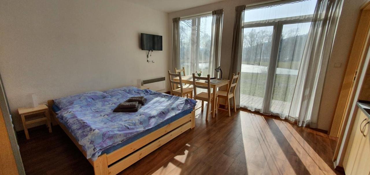 Penzion Amfik Bukovina Popovice  Zewnętrze zdjęcie
