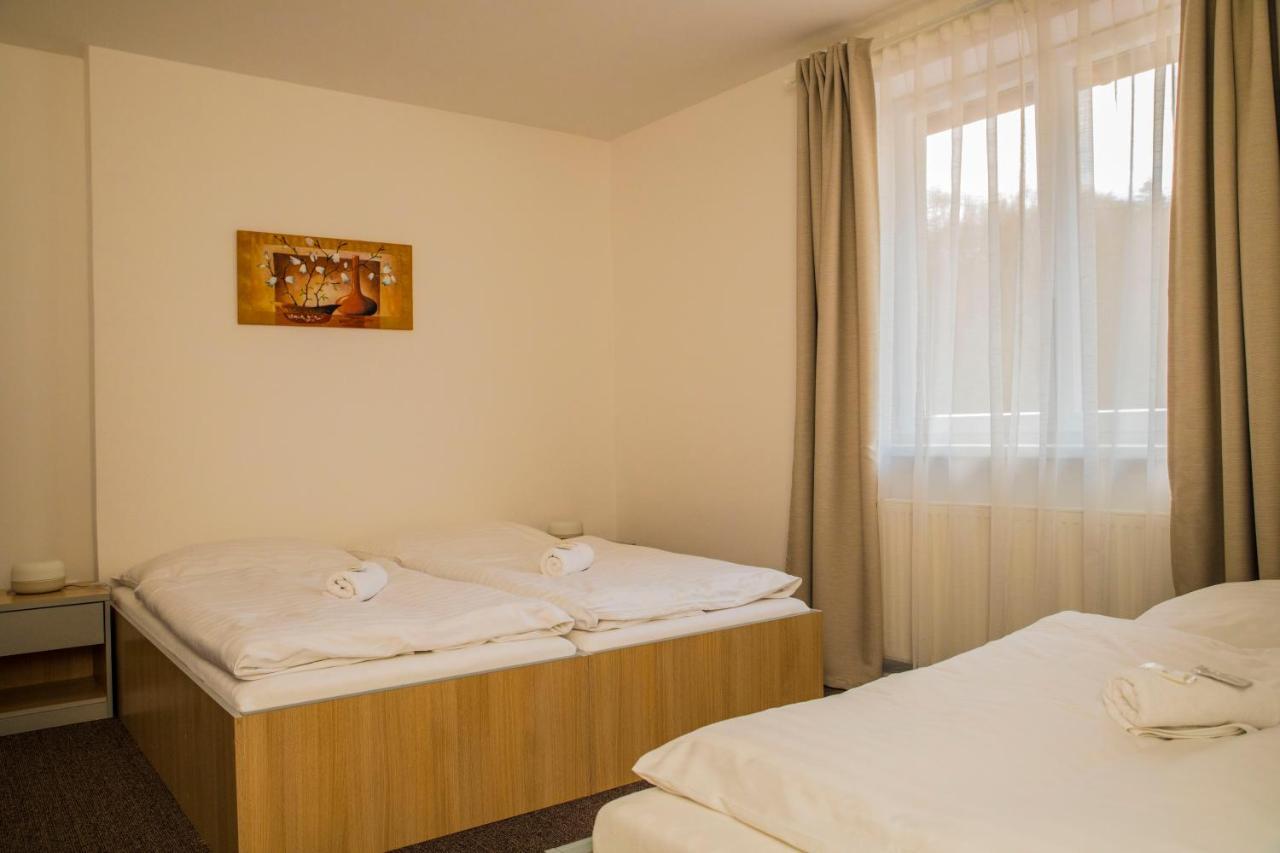 Penzion Amfik Bukovina Popovice  Zewnętrze zdjęcie